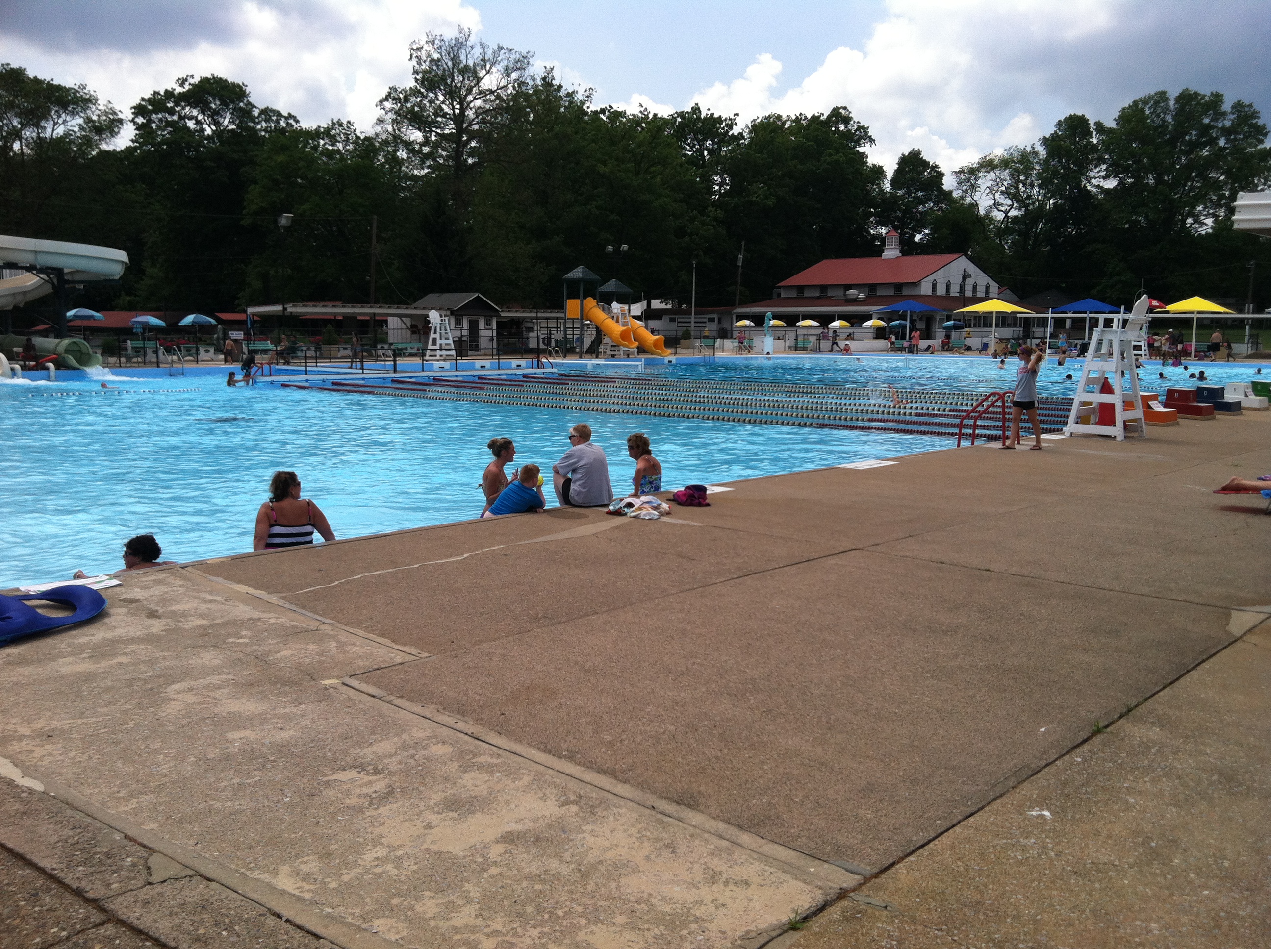 lake club swimming pool